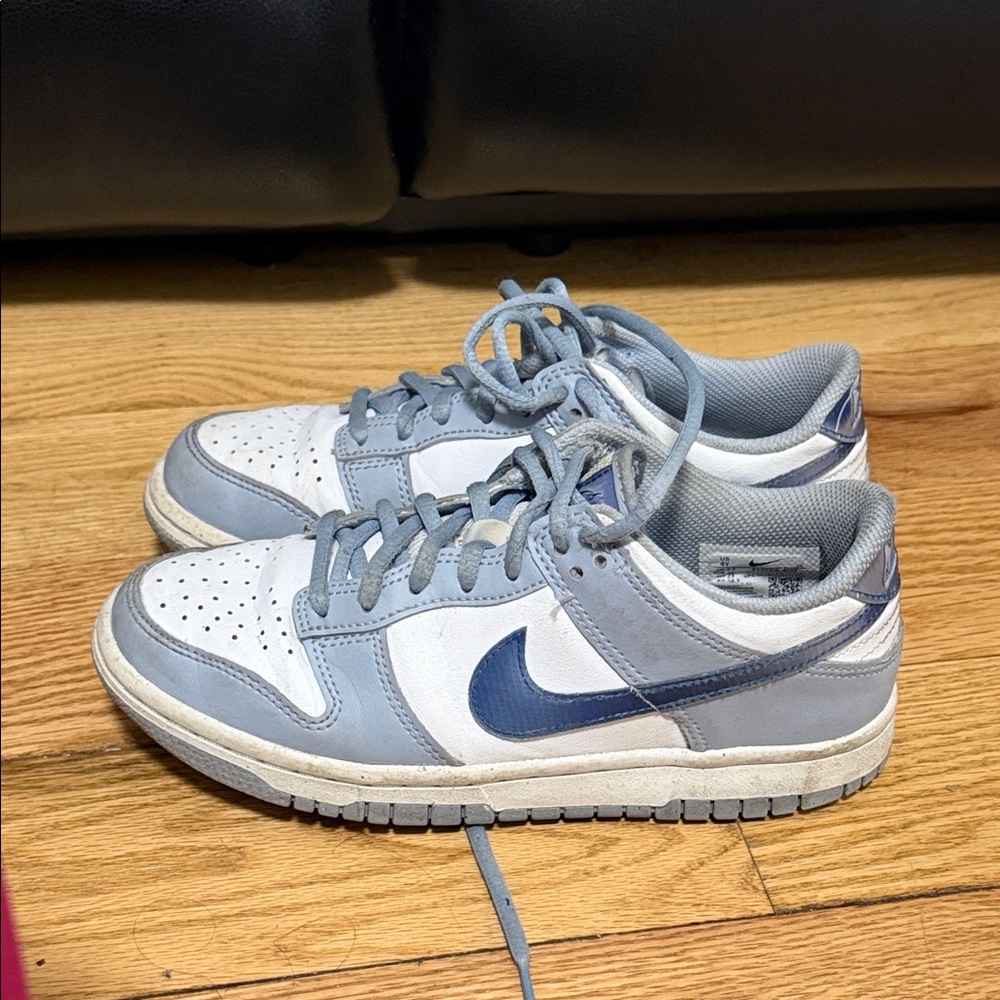 Nike Low-Top Sneakers in Light Blue, White and Navy